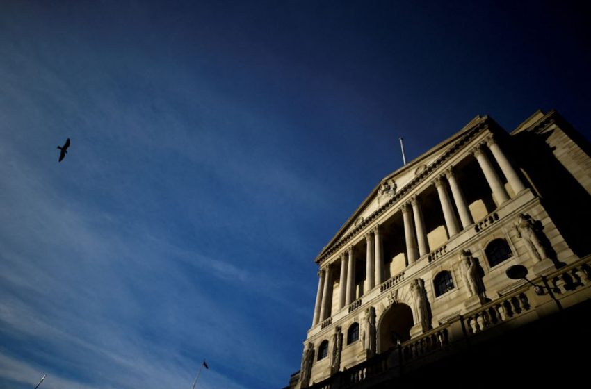  Bank of England tells banks to preserve access to cash