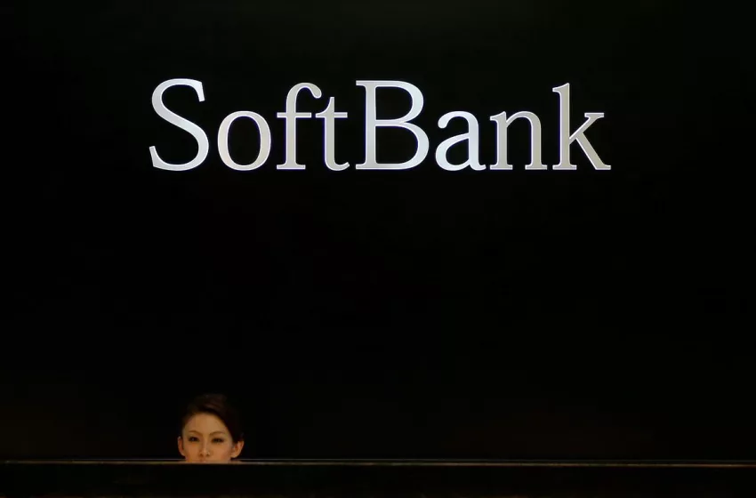  SoftBank to borrow $4 bln from Apollo-led group
