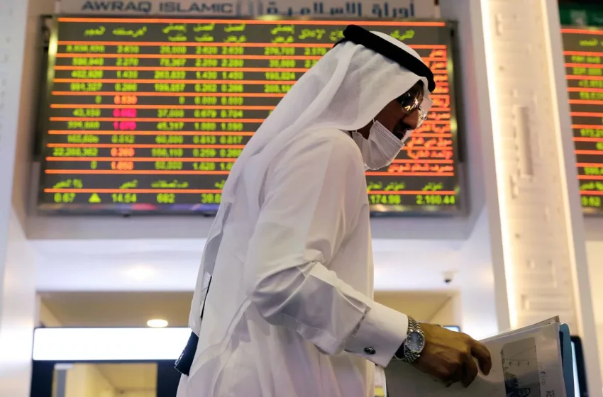  Saudi shares little changed in early trade, banks support Qatari index