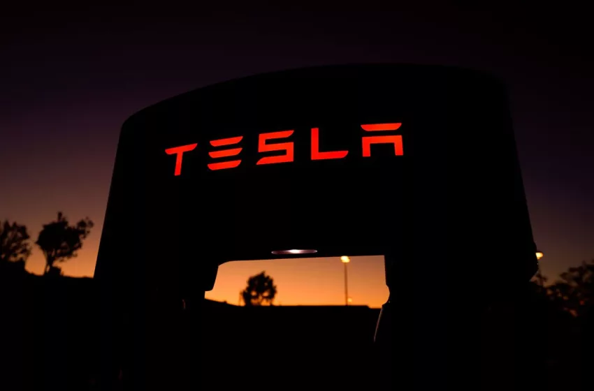  Tesla’s bumper delivery numbers charge up shares