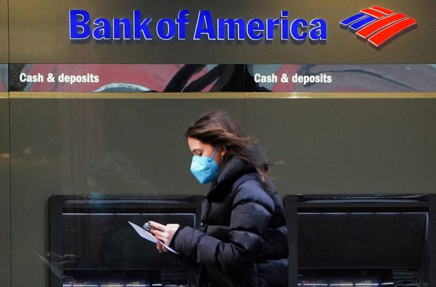  Bank of America raises base pay for top bankers – source